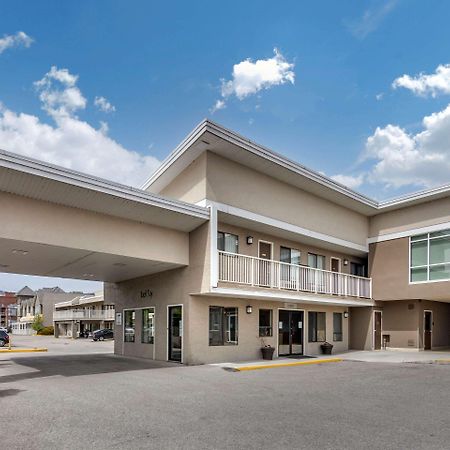 Econo Lodge Inn & Suites Kelowna Exterior foto