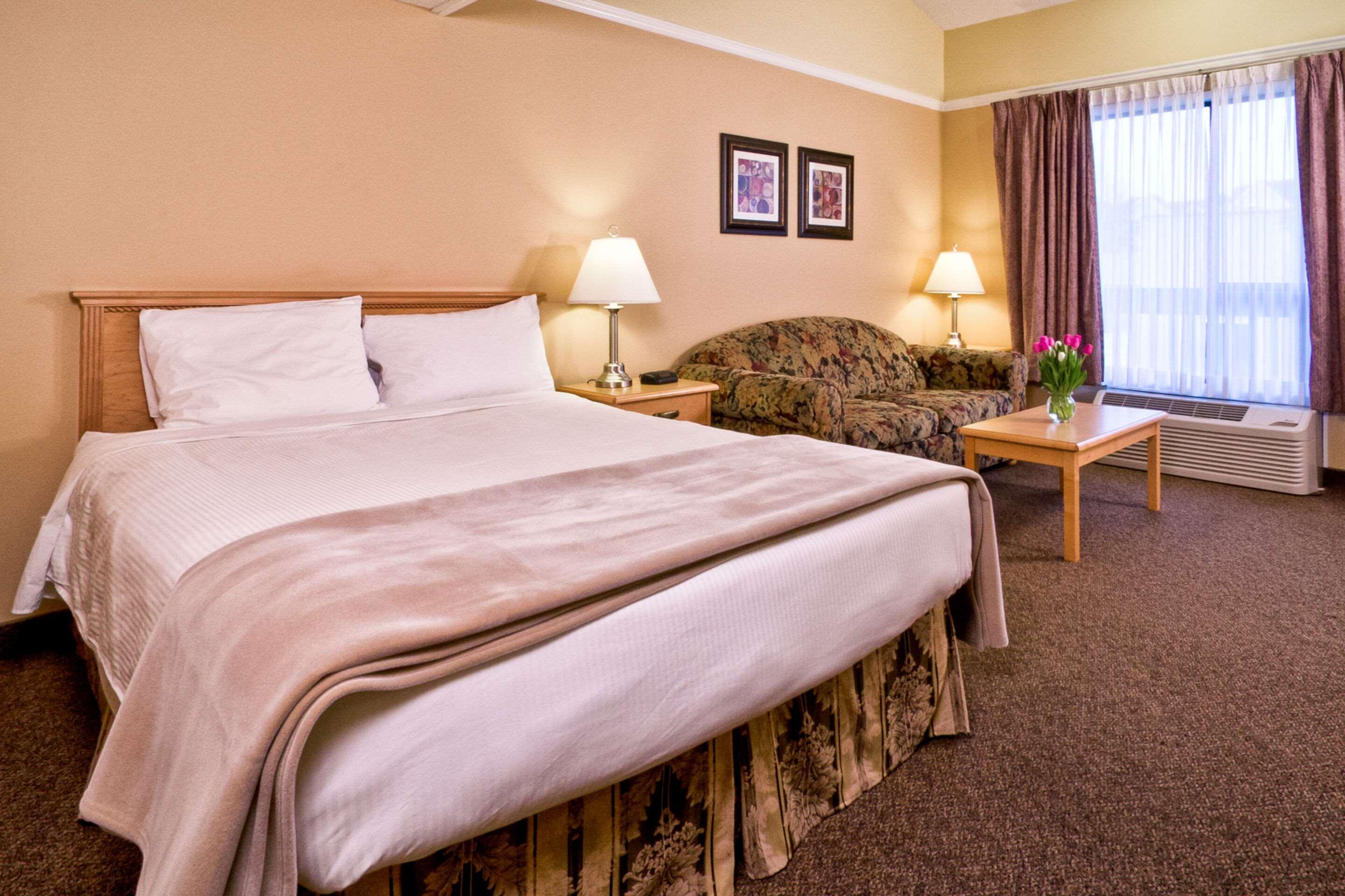 Econo Lodge Inn & Suites Kelowna Exterior foto